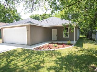 207 N Bond St, Whitewright, TX 75491