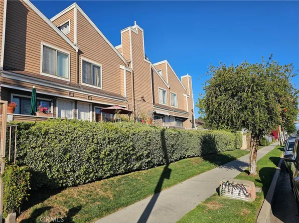 15125 Nordhoff St, North Hills, CA 91343