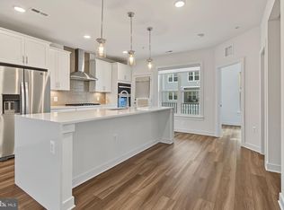 16122 Frederick Rd #34, Rockville, MD 20850