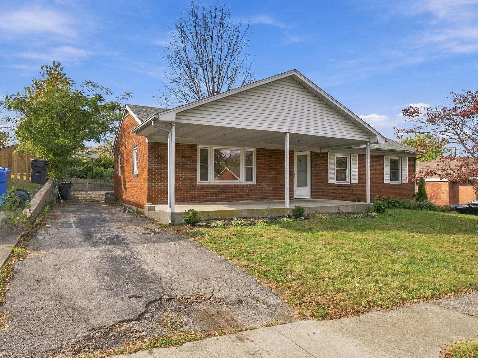 4 bed, 1.5 bath, 1483 sqft, $2,200 — Photo 2