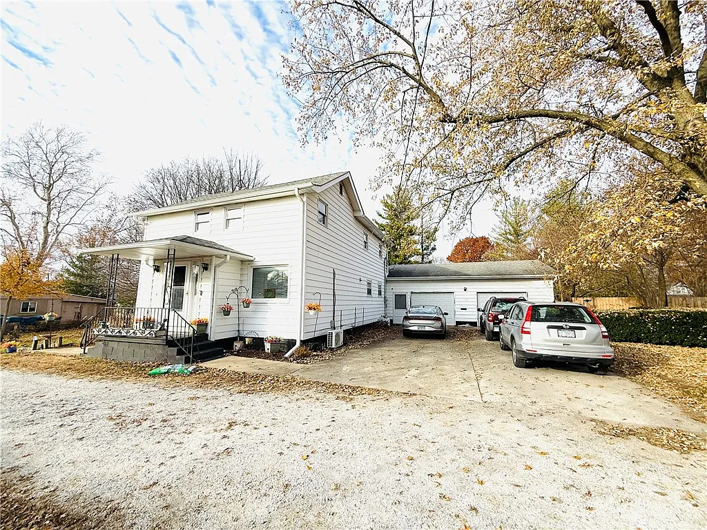 816 E Elm St photo 1
