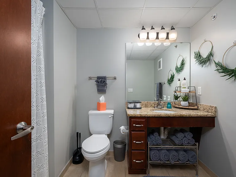 807 1st St SW #200 — Photo 7