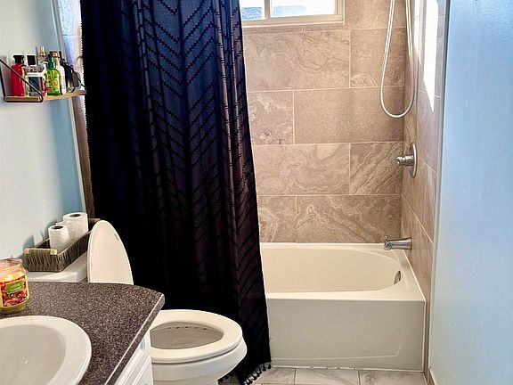 5th image of 23 Celtic Dr