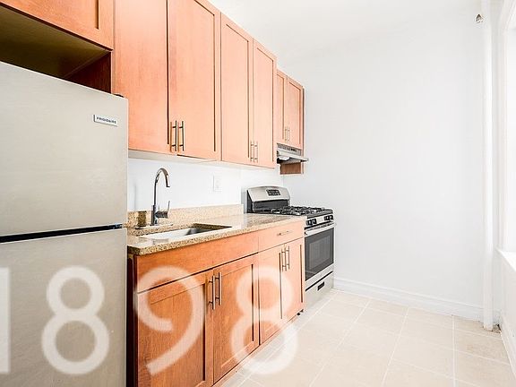 4th image of 32-52 33rd St #F7