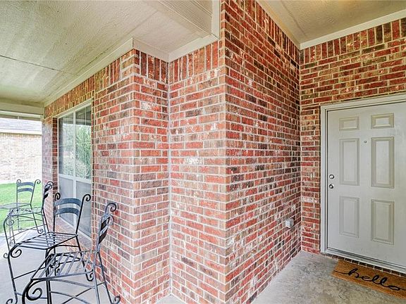 4th image of 240 Commonwealth Cir