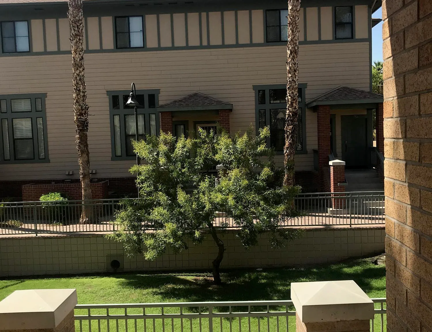 3 bed, 3.0 bath, 1206 sqft, $2,500 — Photo 4