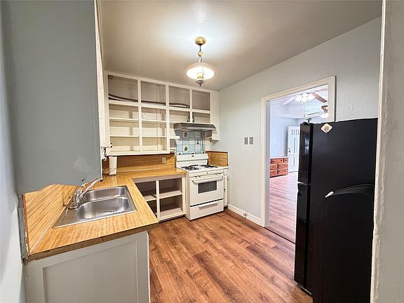 5th image of 605 E Morton St