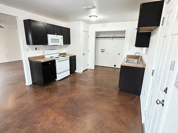 4th image of 1318 Elmwood Ave