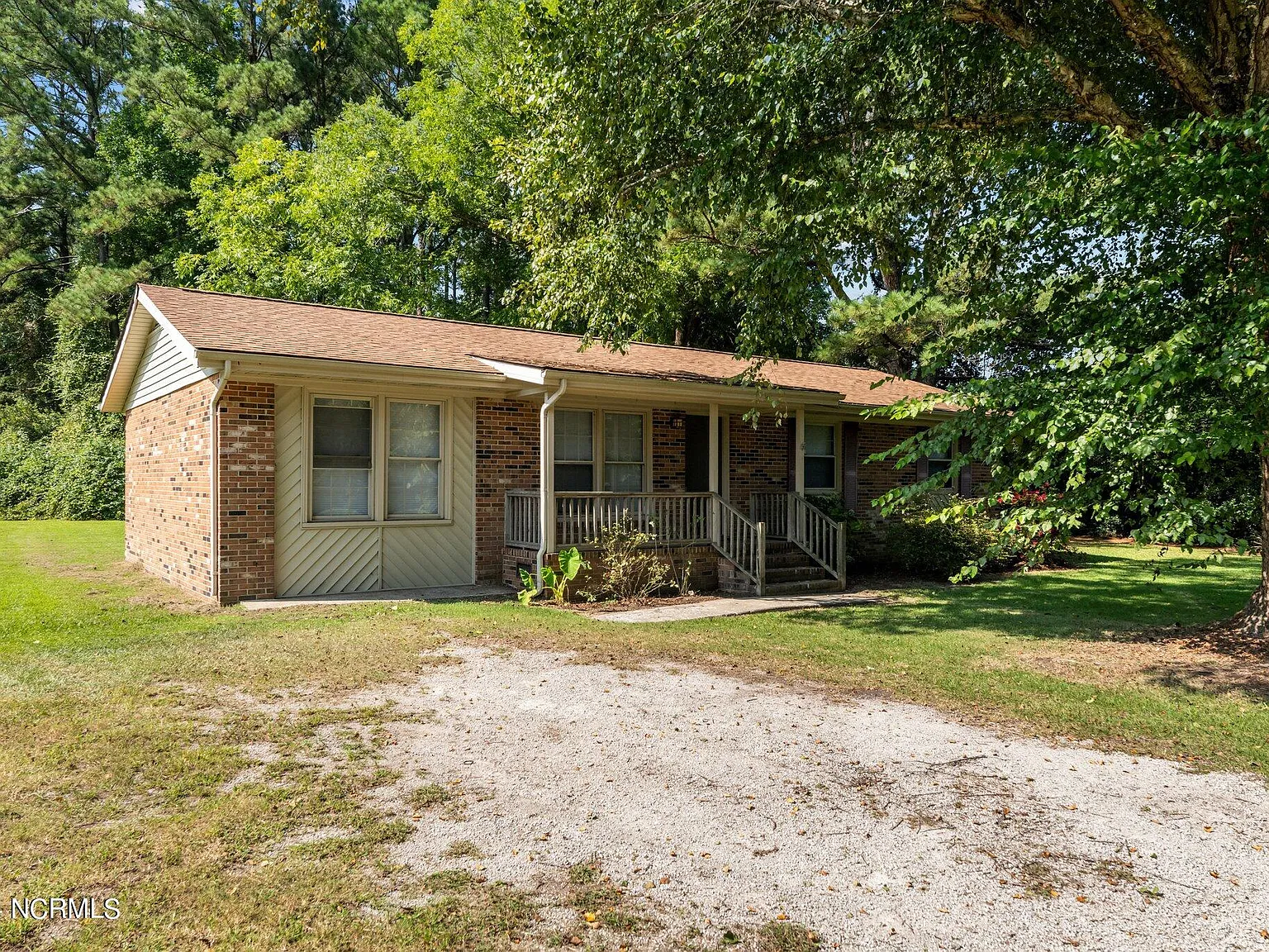 2 bed, 3.0 bath, 1325 sqft, $1,600 — Photo 1