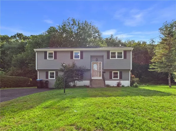 4 Cynthia Dr, North Smithfield, RI 02896
