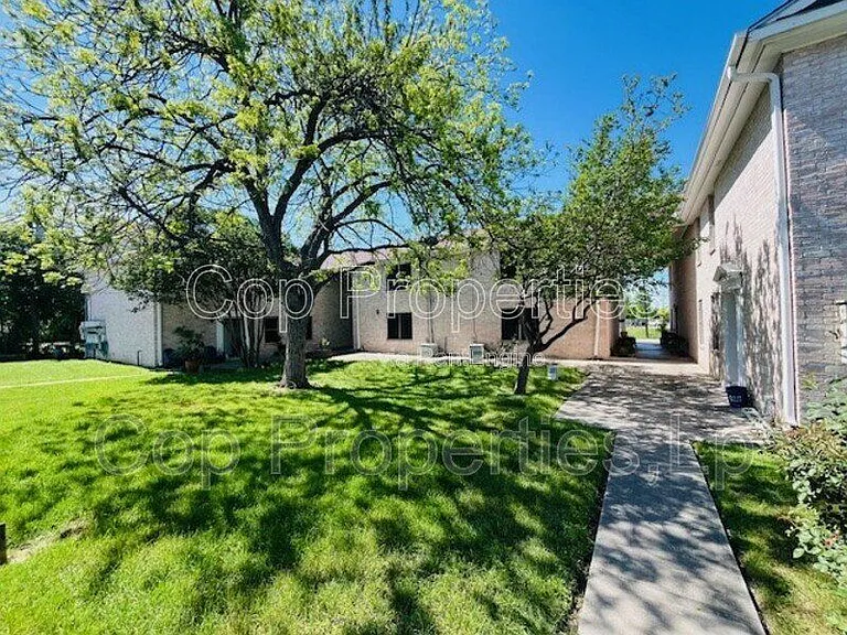 811 Jackson Keller Rd #3 — Photo 23