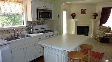 5th image of 203 Saint Andrew Ct