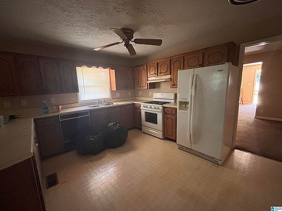 4th image of 4415 Skyline Dr