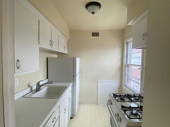 3rd image of 3806 W Oklahoma Ave #4