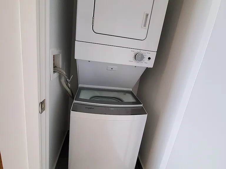 203 College St #1105 — Photo 12