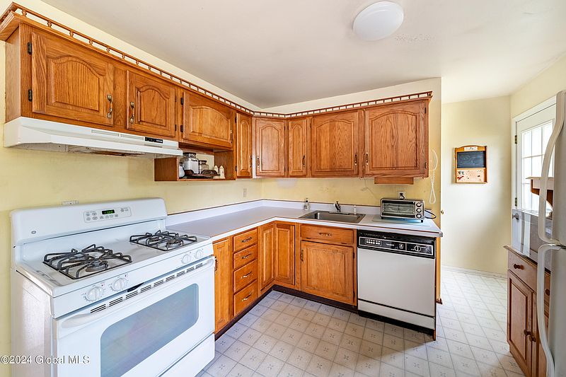 5th image of 25 Krug Court