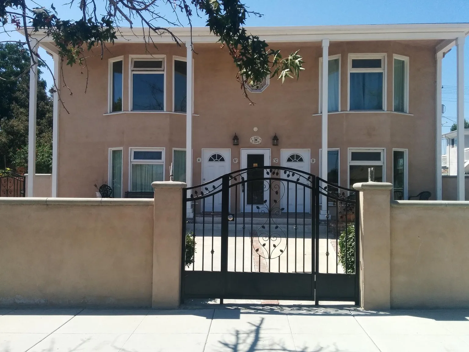 1 bed, 720 sqft, $2,196 — Photo 2