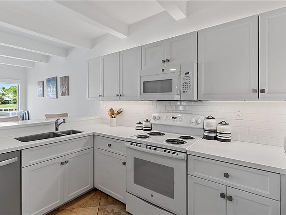 4th image of 701 Spyglass Ln #701B