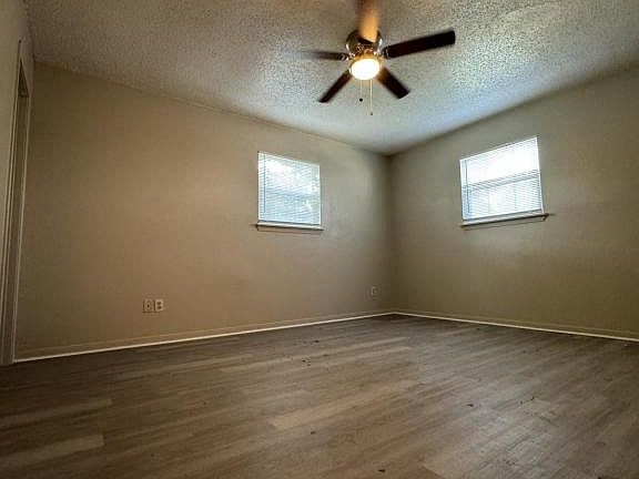 5th image of 102 Pecan Dr