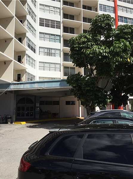 1st image of 1301 Miami Gardens Dr APT 823W