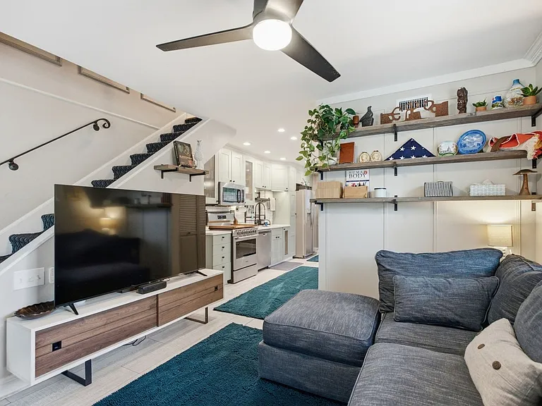 1317 Pendleton St — Photo 37