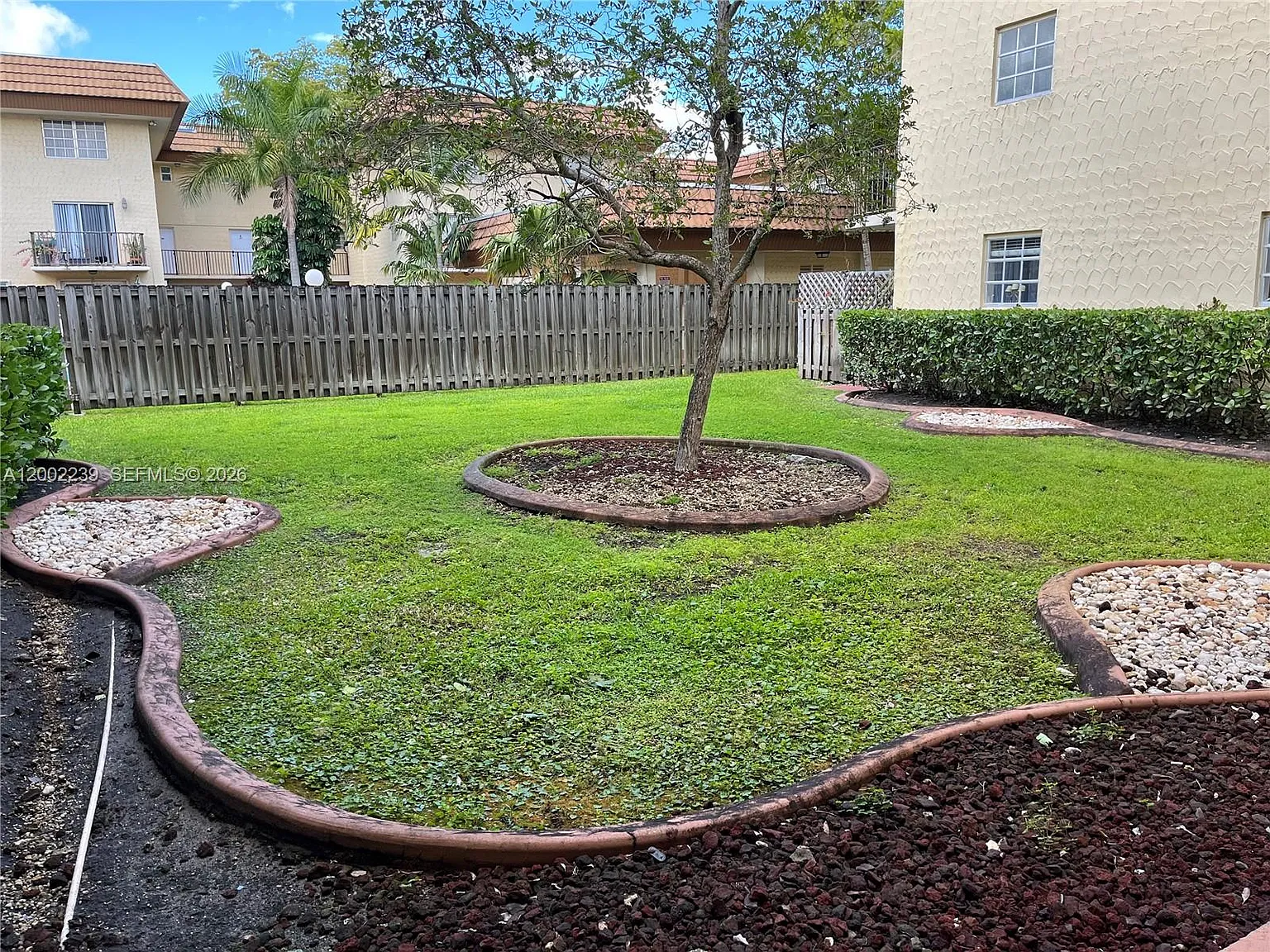 Courtyards At Kendall Con — Photo 3