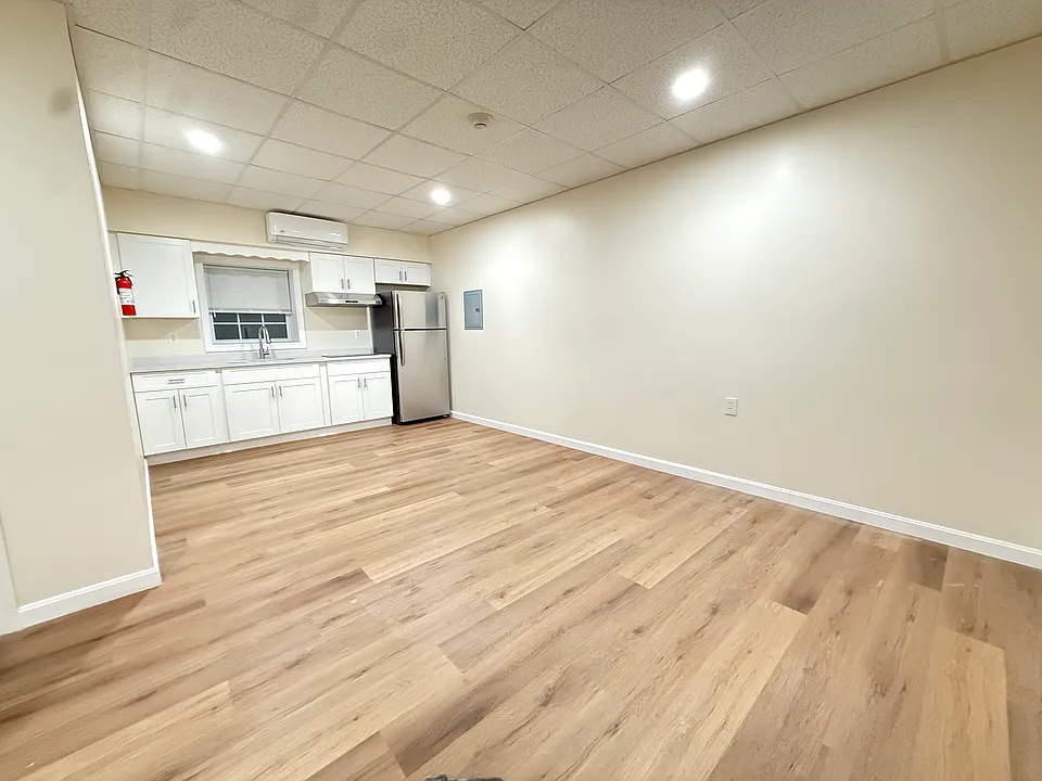 606 Warwick Ave #2B