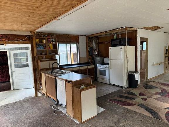 2nd image of 3105 N Evergreen Dr