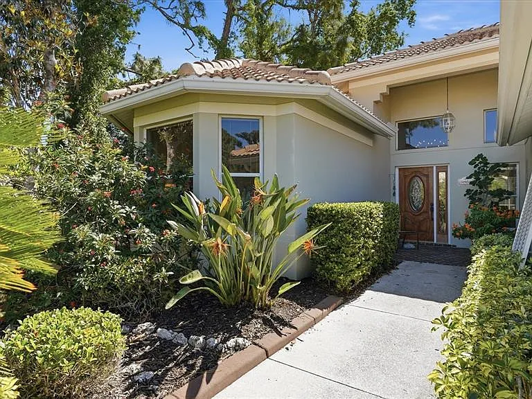 8009 Hampton Ct — Photo 3