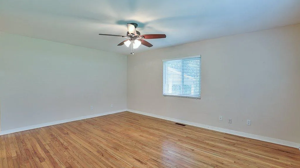 3 bed, 1649 sqft, $2,000 — Photo 2