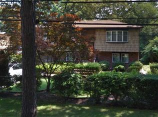 1675 Pine Grove Blvd, Bay Shore, NY 11706