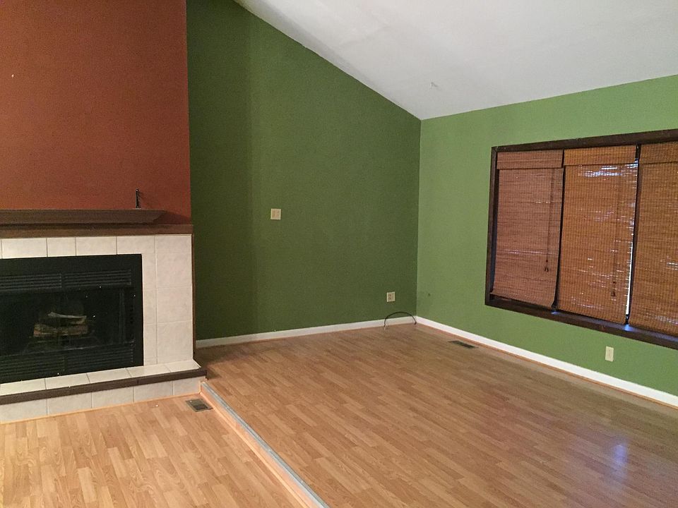 2nd image of 107 Meadowstone Dr