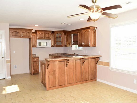 3rd image of 9 Hatfield Dr
