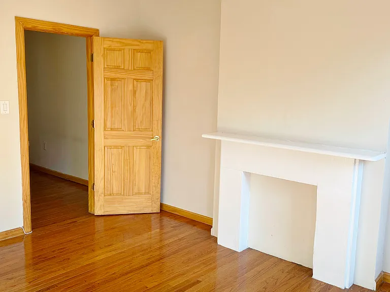 1584 York Ave #5 — Photo 2
