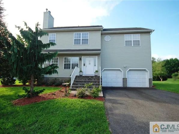 68 Jared Blvd, Kendall Park, NJ 08824