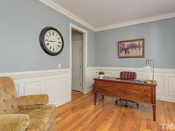 5th image of 229 Thorndale Dr