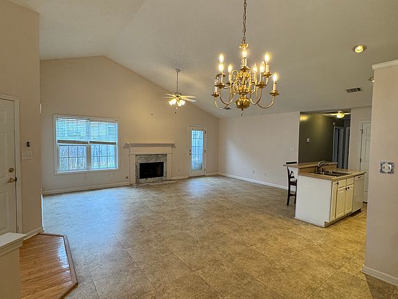 3rd image of 190 Courtyard Dr