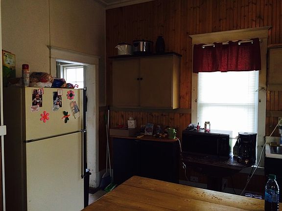 5th image of 105 E Wilson St