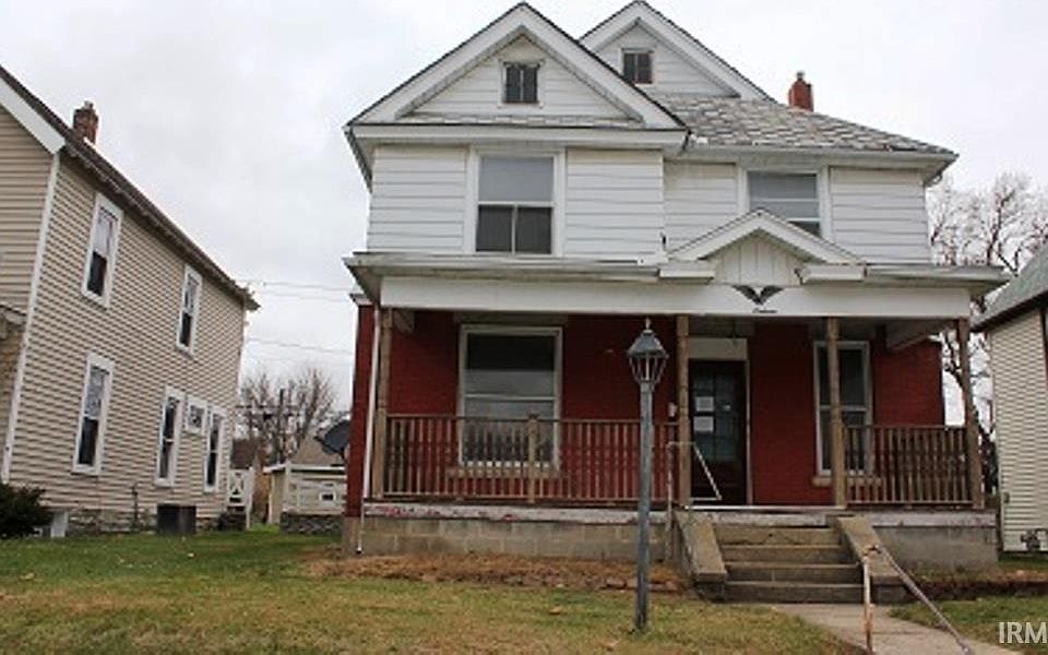 1st image of 916 W 6th St