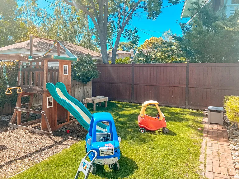 2315 Dwight Way — Photo 2
