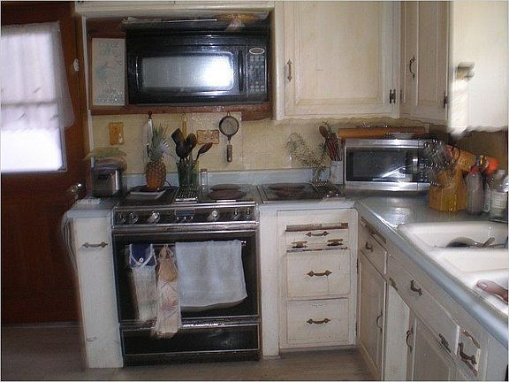 3rd image of 859 Avenue B