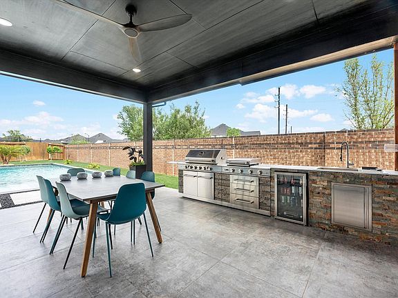 3rd image of 32002 Crested Knoll Ct