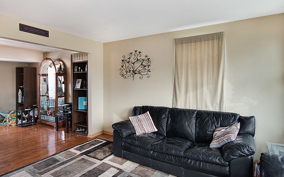 3rd image of 501 Truman Dr