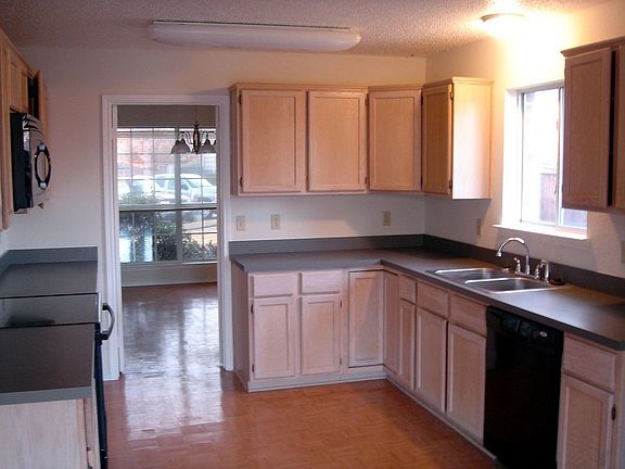 Updated kitchen! Be the 1st to use microwave, stove & dishwasher!