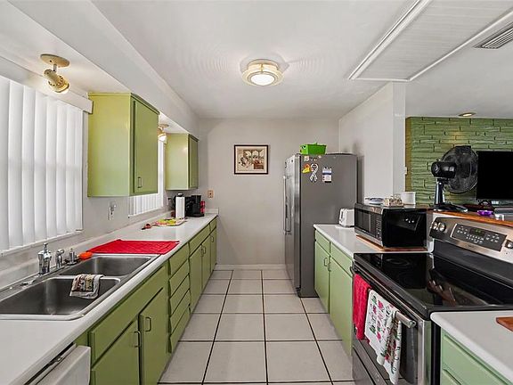 5th image of 12149 Park Blvd #7