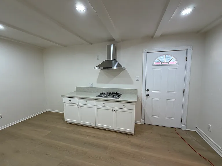 11411 Thienes Ave — Photo 7