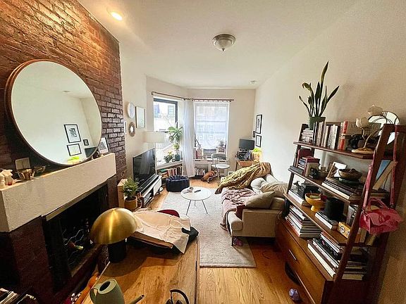 4th image of 39 W 68th St #Phb