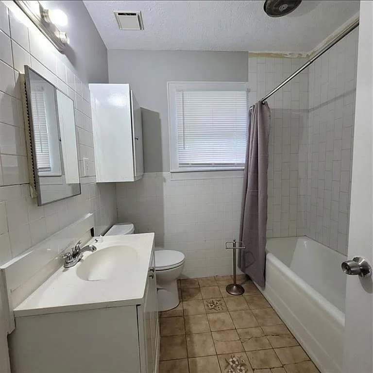 3 bed, 1.0 bath, 1284 sqft, $1,450 — Photo 3