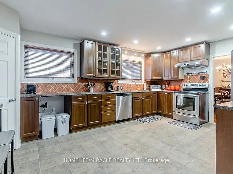 10690 Trafalgar Rd — Photo 5