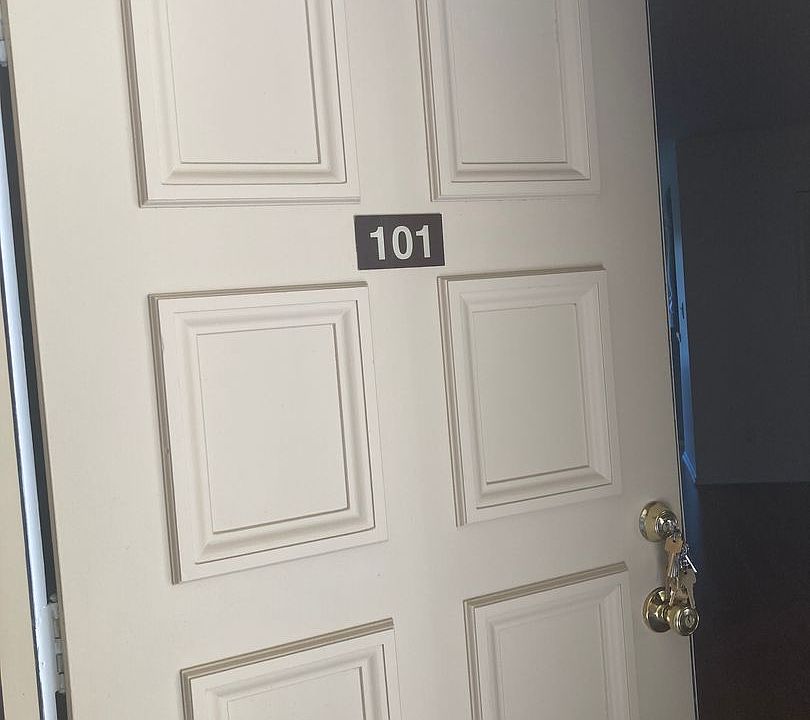 1st image of 130 W Mountain St #101